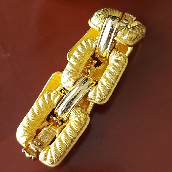 Authentic Givenchy Gold Tone oversized bracelet - Picture 2 of 10
